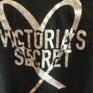 💕💕 new Victoria’s Secret black legging tee Sz L